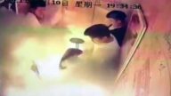 成都電動車電梯內爆燃5人傷 5月嬰傷勢嚴重