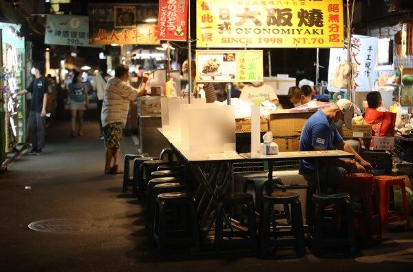 疫情升温 逛街民众稀少 北捷单日大减百万人次