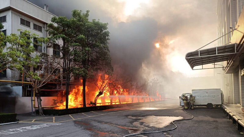 生達製藥子公司火警 爆炸伴隨烈火一度逼退消防員