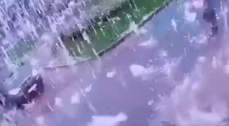 聖彼得堡驚見「電光雨」火花狂炸 民眾嚇傻