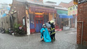 雨势快又大 台9县市豪大雨特报 彰化鹿港一级淹水警戒