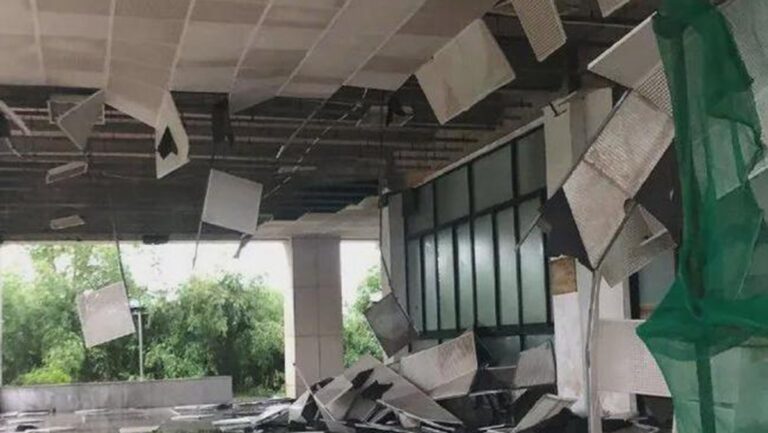 狂風暴雨突襲武漢 吊籃撞高樓致2人喪命(視頻)