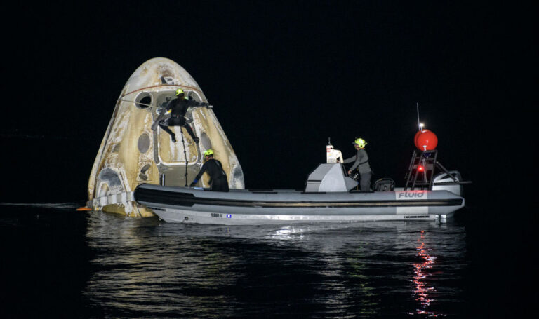 美國SpaceX載人太空船成功返回地球