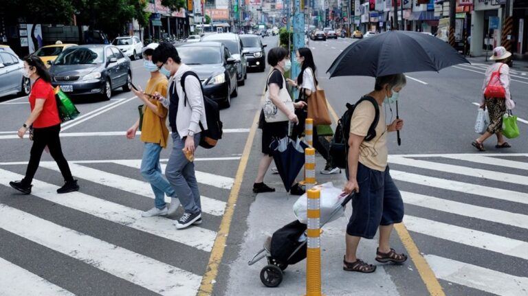 避免群聚防疫破口 台推傳統市場分流採買