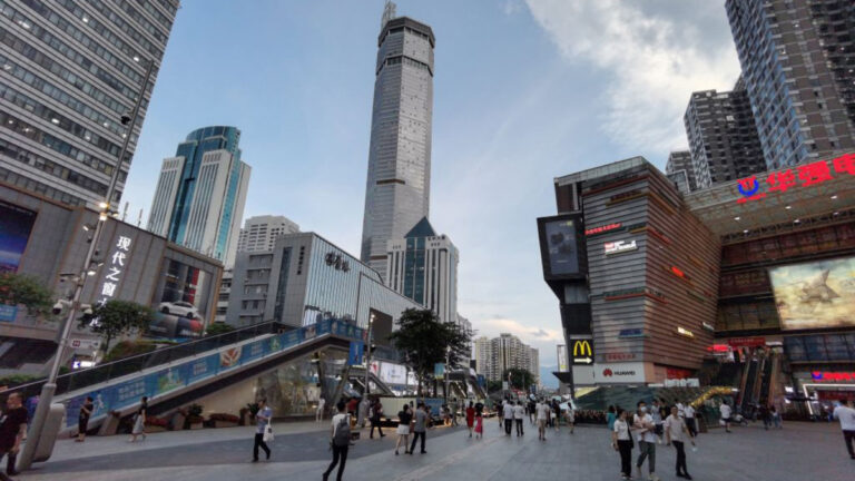 深圳賽格大廈再度晃動 仍有大量商家忙發貨