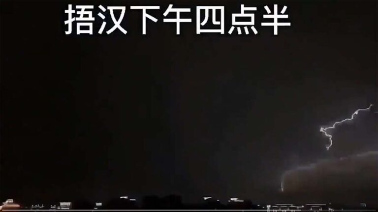 武漢狂風雷暴冰雹 白晝如夜車站變水簾洞(多視頻)