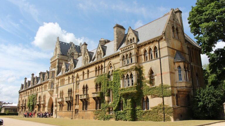傳英國大學即將查辦中共間諜 官方已列黑名單