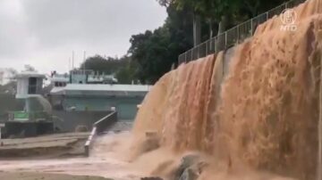 香港「黑色暴雨」警告 學校停課 交易所關門