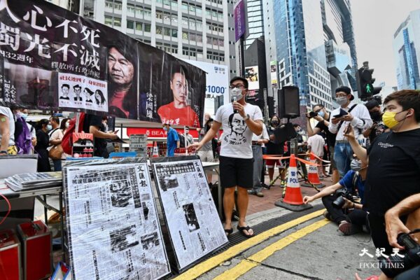 组图：无惧港警镇压 六四烛光照亮香港