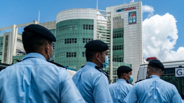 港警持续抓捕苹果日报英文版总编出境前被抓 香港苹果日报 冯伟光 立场新闻 新唐人中文电视台在线