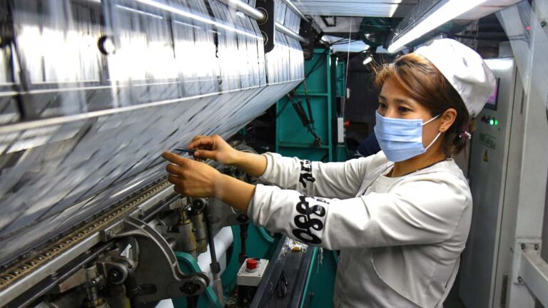 開放三胎女性求職難 當局推育兒假或加重職場歧視