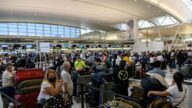 悶太久了!美國連假湧現旅遊人潮 機場大排長龍