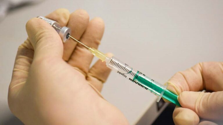 研究：輝瑞疫苗對抗3大變種病毒效力均低於50％