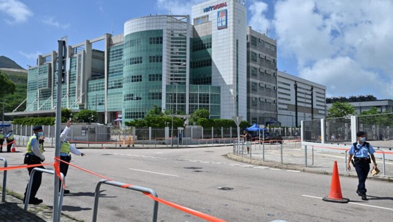 500港警突襲！蘋果5高層被捕 壹傳媒宣布停牌