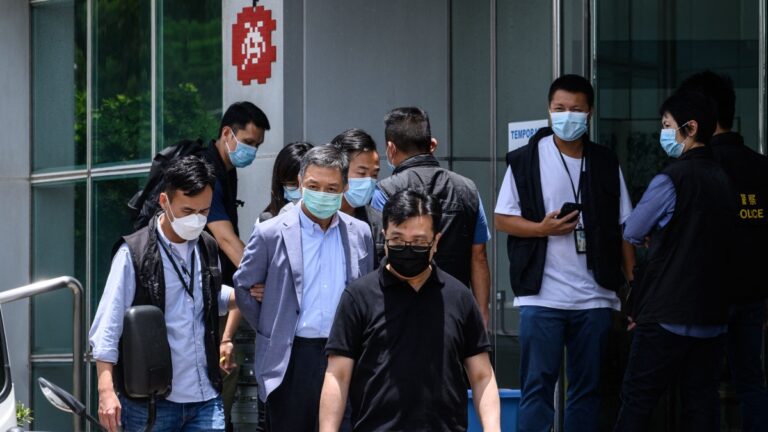 【今日點擊】港警今晨發動突襲 香港《蘋果》總編輯等5人遭拘捕