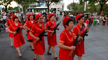 组图：中共党庆草木皆兵 满街“朝阳群众”