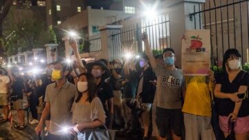 港蘋果日报最后出刊日 市民深夜亮灯送别