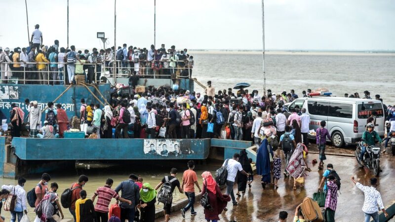阻Delta病毒擴散 孟加拉硬封城 民眾蜂擁逃離首都