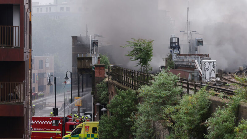 倫敦象堡地鐵站大火 瞬間爆炸畫面直擊