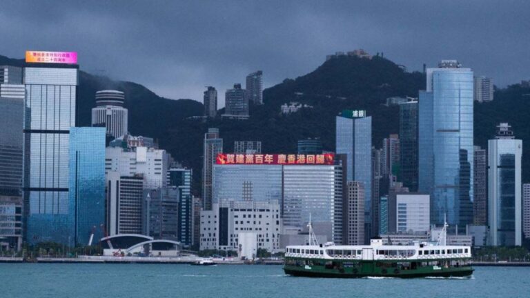 港民間團體七一擺街站代遊行 傳7千警察上街戒備