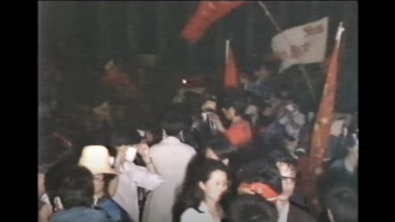 港媒9分半視頻：六四長安街軍隊開槍裝甲車狂奔