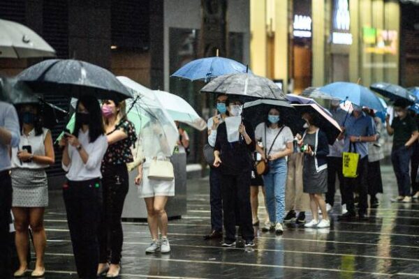 港人搶購蘋果日報 無聲抗爭感動中國人：了不起