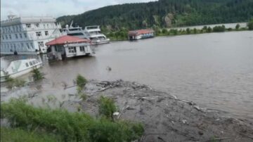 黑龙江洪水来袭  民众: 没见过这么大的水