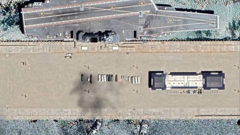 衛星照曝山東號航母「破孔」? 甲板現不明黑痕