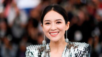 章子怡携女儿健身 母女俩互相做“小教练”