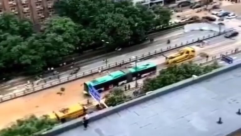 傳鄭州隧道拖出雙節公交車 遇難人數被質疑(視頻)