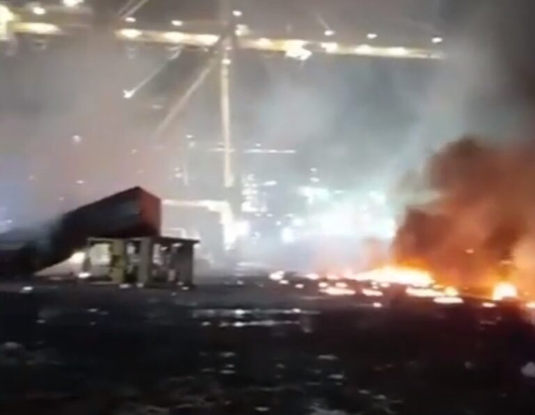 廸拜港貨櫃船爆炸起火 強烈震動撼動15公里遠