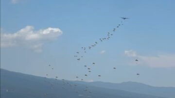 空降关岛 日本伞兵部队首度直飞海外训练