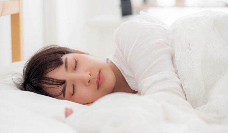 這種睡姿最可怕？專家教3招 保持正確睡姿一整夜