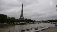 巴黎艾菲尔铁塔重新开放 游客欢欣