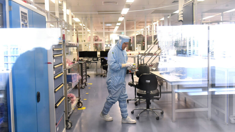 EUV光刻機成科技戰殺手鐧 荷蘭承諾不售與中共