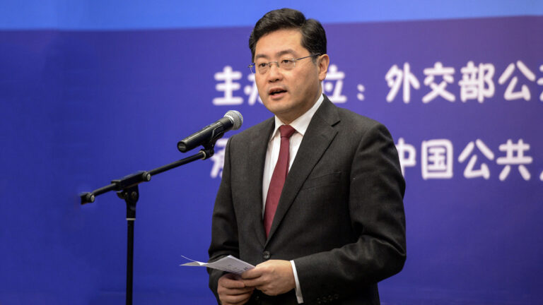 秦剛上任放軟話：相信中美關係大門不會關上