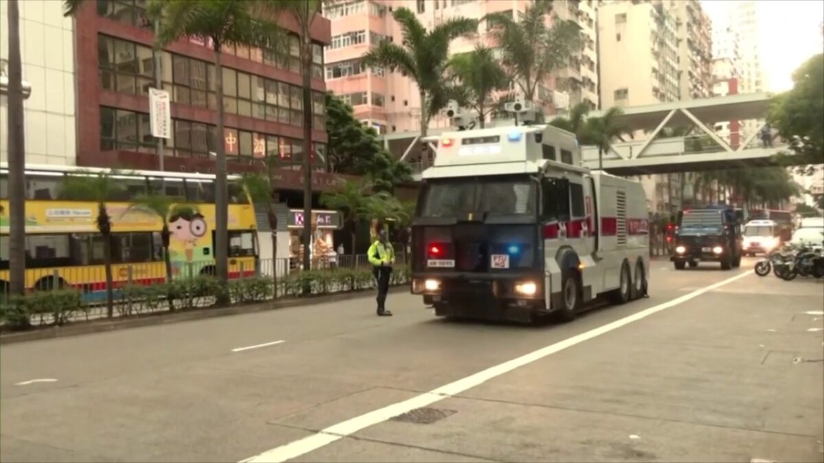 【禁闻】七一香港爆血案 评: 港人悲愤反抗