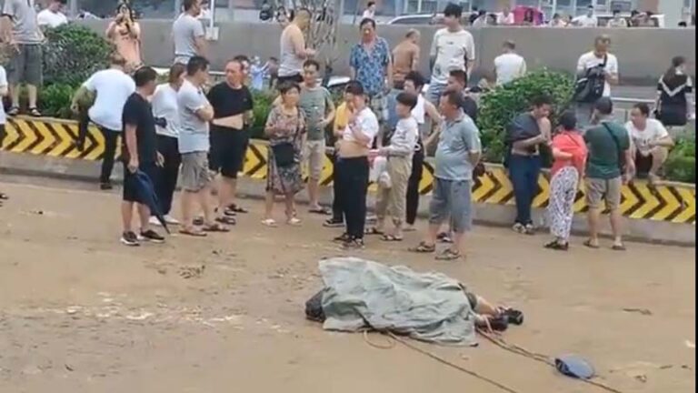 鄭州京廣路隧道數百輛車被淹沒 打撈屍體視頻曝光