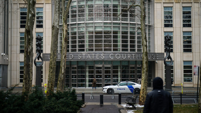 在美充當中共代理人執行獵狐行動 9人被起訴