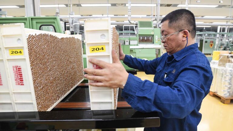 名校畢業卷香菸 河南菸廠流水線上研究生近3成