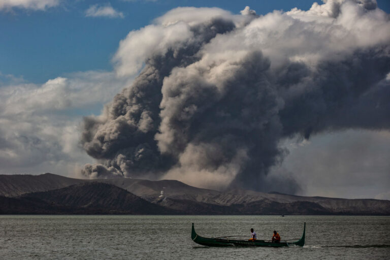 菲律賓塔爾火山噴發 致毒霧霾瀰漫居民逃離家園