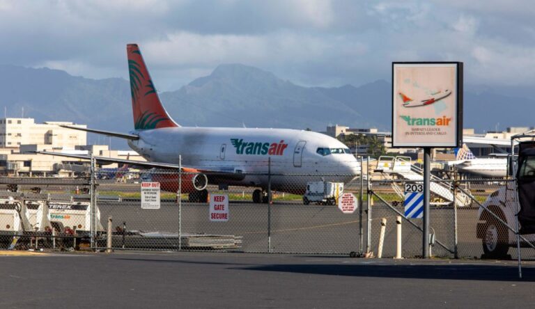 發動機失靈 波音737迫降夏威夷海面 2機師重傷