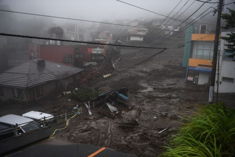 日本大規模土石流2死約20失蹤 千人投入搜救