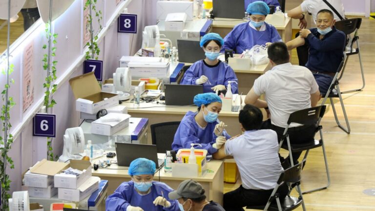 專家：中國疫苗效力太低 盡快施打外國加強針