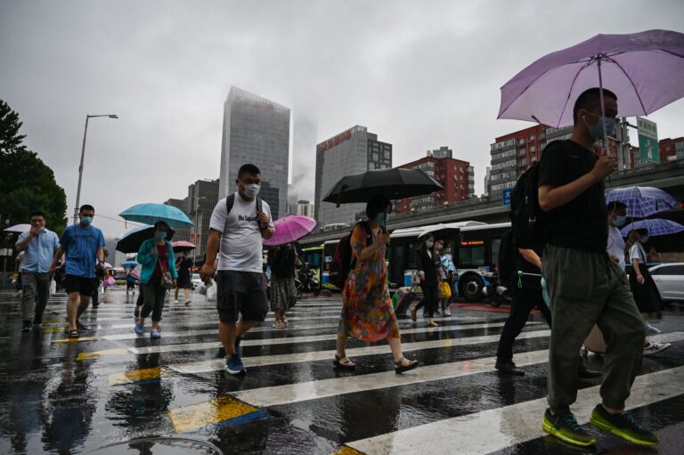 京津冀等地持續暴雨 江南等地高溫局部地區超40℃