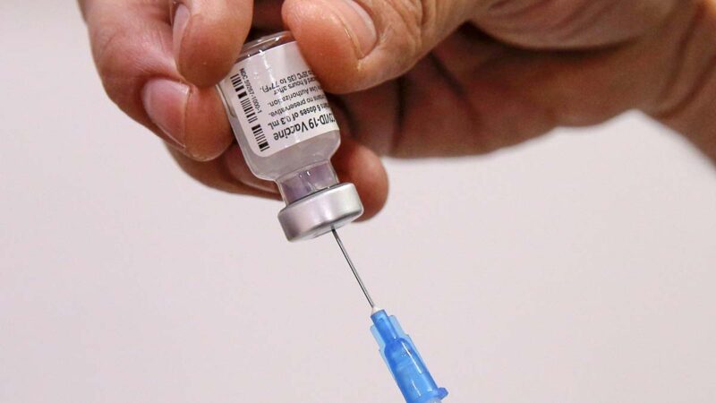 美FDA全面批准輝瑞疫苗 適用於16歲及以上人群