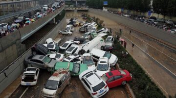 視頻：鄭州隧道灌水時正堵車 逃生者曝5分鐘灌滿