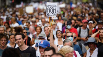 欧洲多国民众反对疫苗护照 16万法国人再上街抗议