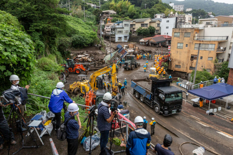 日本熱海土石流 黃金救援72小時將至 29人仍失聯