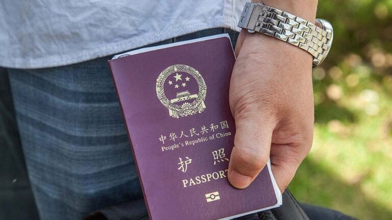 中國學生獲准台灣定居 仍持大陸護照被廢定居許可